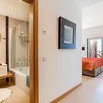 Spacious 2 Bedroom With Sea View By Lisbeyond *