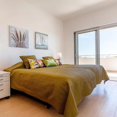 Spacious 2 Bedroom With Sea View By Lisbeyond Апартаменты *