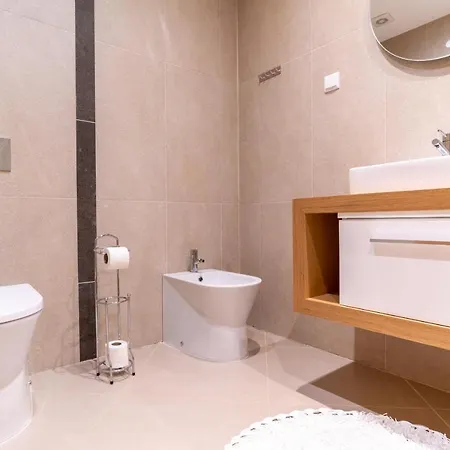 Апартаменты Spacious 2 Bedroom With Sea View By Lisbeyond Лагуш