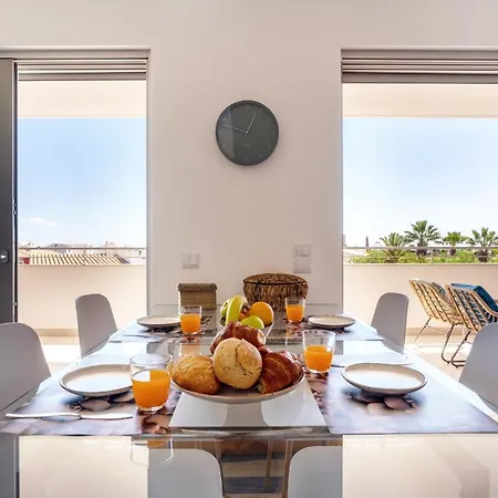 Spacious 2 Bedroom With Sea View By Lisbeyond לאגוּ‏ש