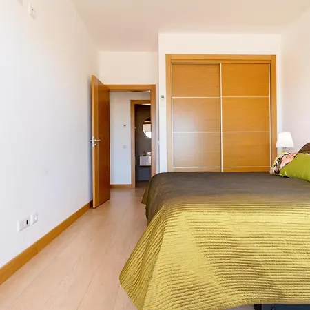 Апартаменты Spacious 2 Bedroom With Sea View By Lisbeyond *