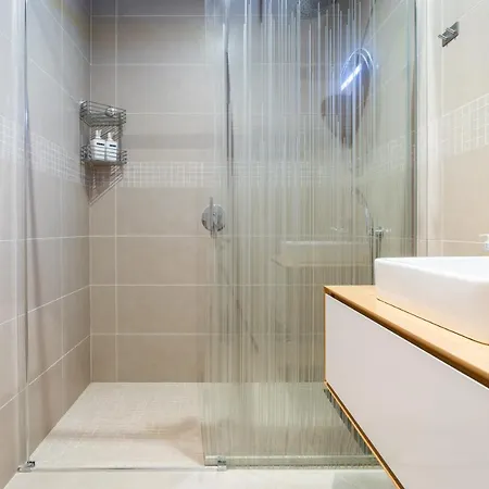 Spacious 2 Bedroom With Sea View 公寓