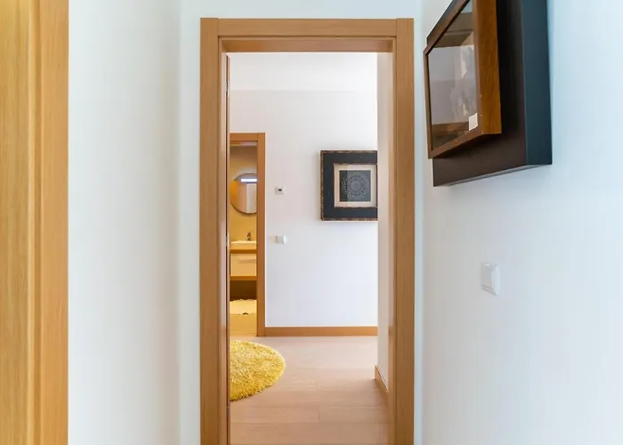 Spacious 2 Bedroom With Sea View By Lisbeyond