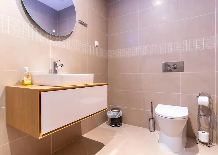 Spacious 2 Bedroom With Sea View By Lisbeyond * ラゴス