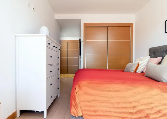 Spacious 2 Bedroom With Sea View By Lisbeyond アパート