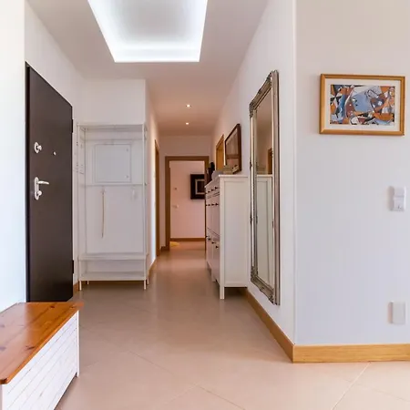 Spacious 2 Bedroom With Sea View By Lisbeyond * Lagos