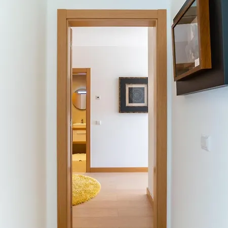 Spacious 2 Bedroom With Sea View By Lisbeyond