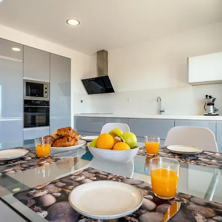 Spacious 2 Bedroom With Sea View * Lagos
