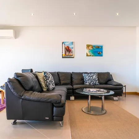 Spacious 2 Bedroom With Sea View By Lisbeyond شقة *