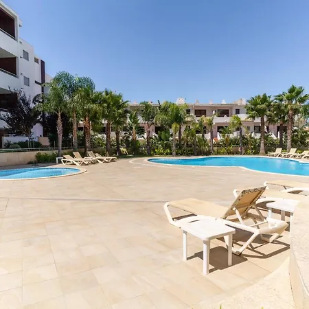 Apartment Spacious 2 Bedroom With Sea View