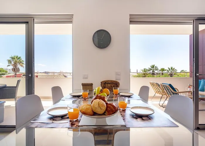 Spacious 2 Bedroom With Sea View By Lisbeyond 拉哥斯