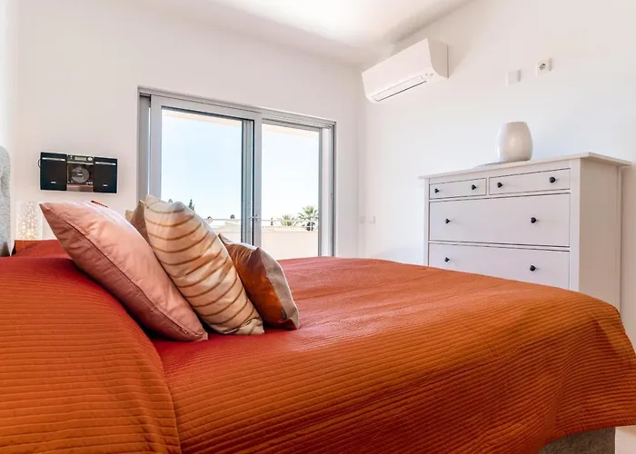 Spacious 2 Bedroom With Sea View By Lisbeyond * 拉哥斯