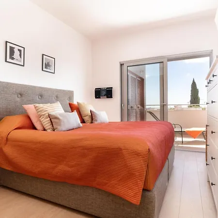 Spacious 2 Bedroom With Sea View By Lisbeyond *